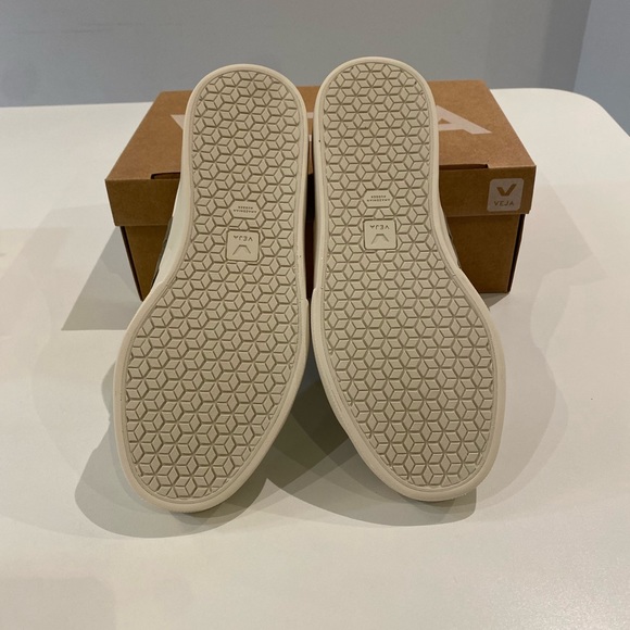 Veja Campo Sneaker in White/Kaki Green sz 39EU/8US New in Box - Picture 7 of 8